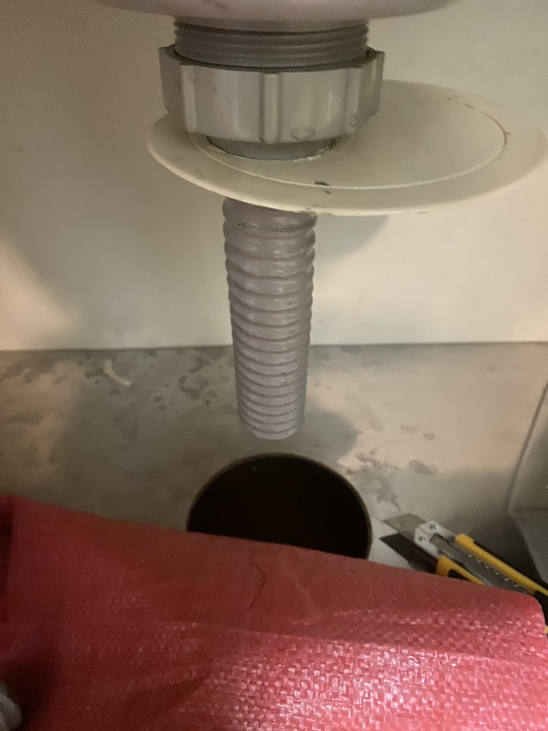 東京都文京区 台所水漏れ 修理前の状態