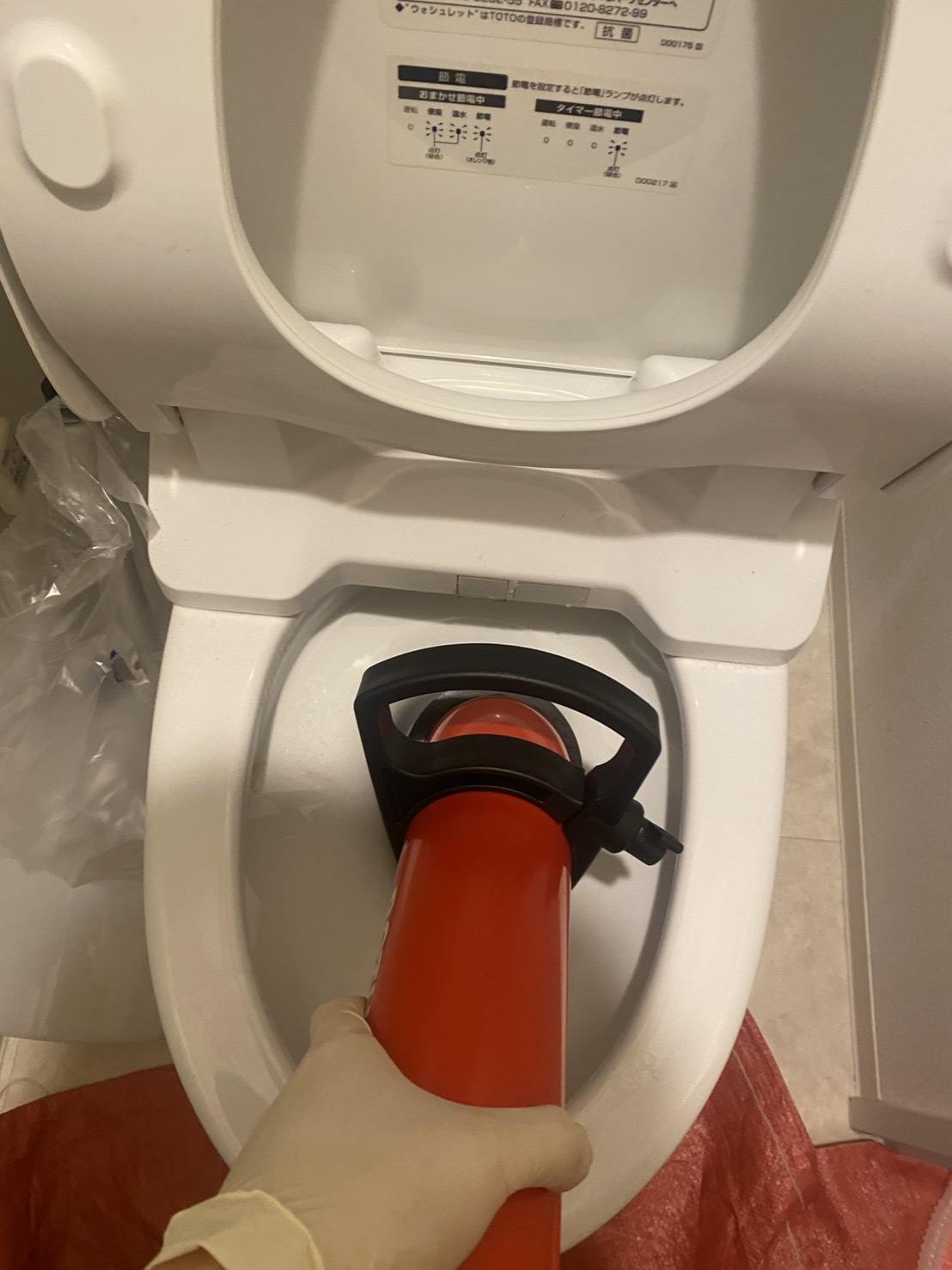 トイレつまり修理中の状態(文京区)