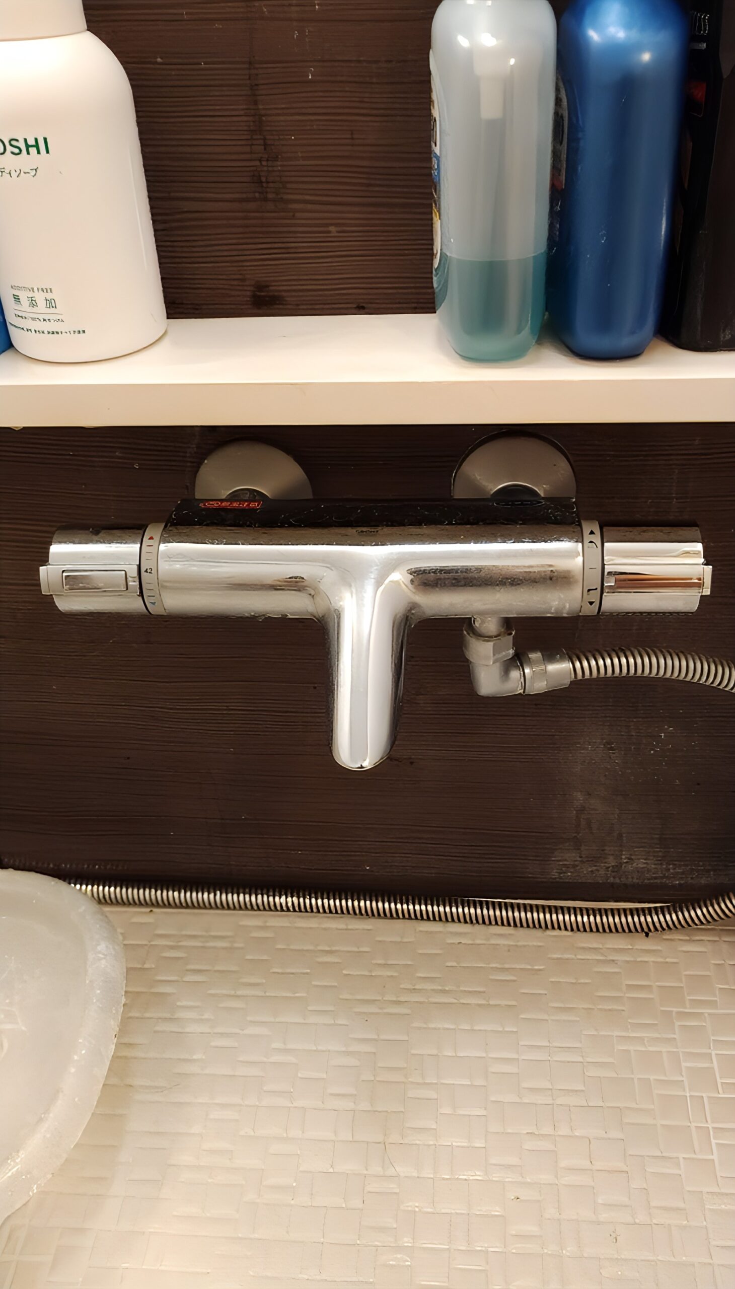 蛇口水漏れ修理前の状態(市川市)